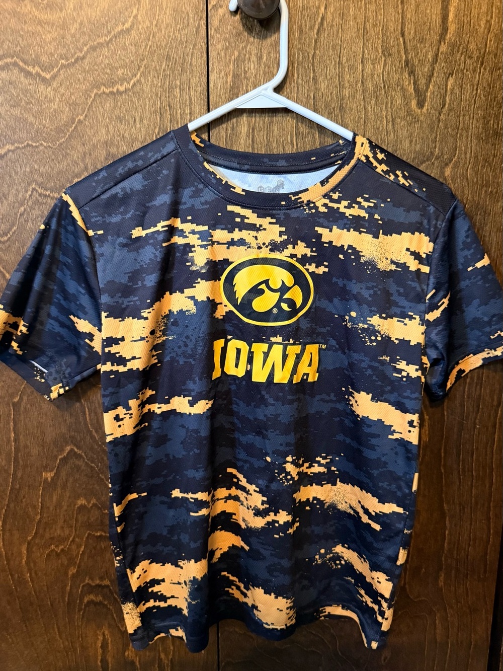 Iowa Kids Short-Sleeve Performance Tee in Navy and Gold